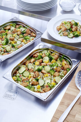 Ryż z warzywami i kurczakiem z patelni