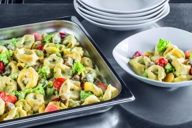 Tortelloni z serem i śmietaną